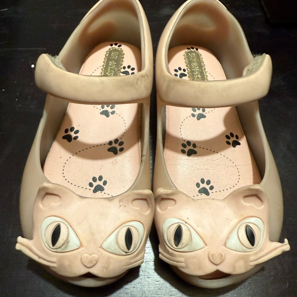Mini Melissa Beige Cat Face Dress Shoes